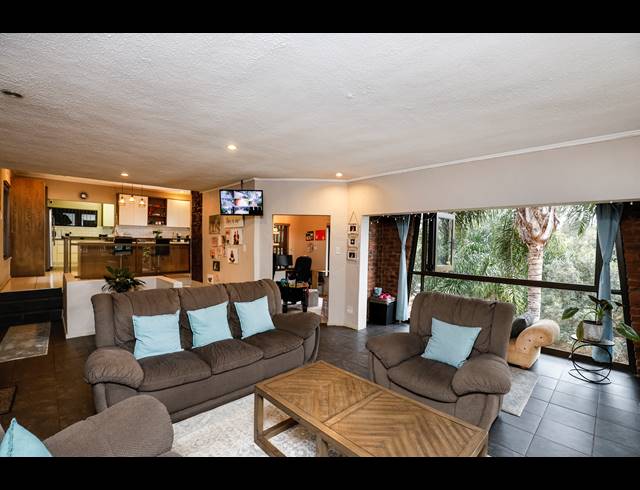 3 BEDROOM APARTMENT FOR SALE IN UMHLANGA RIDGE